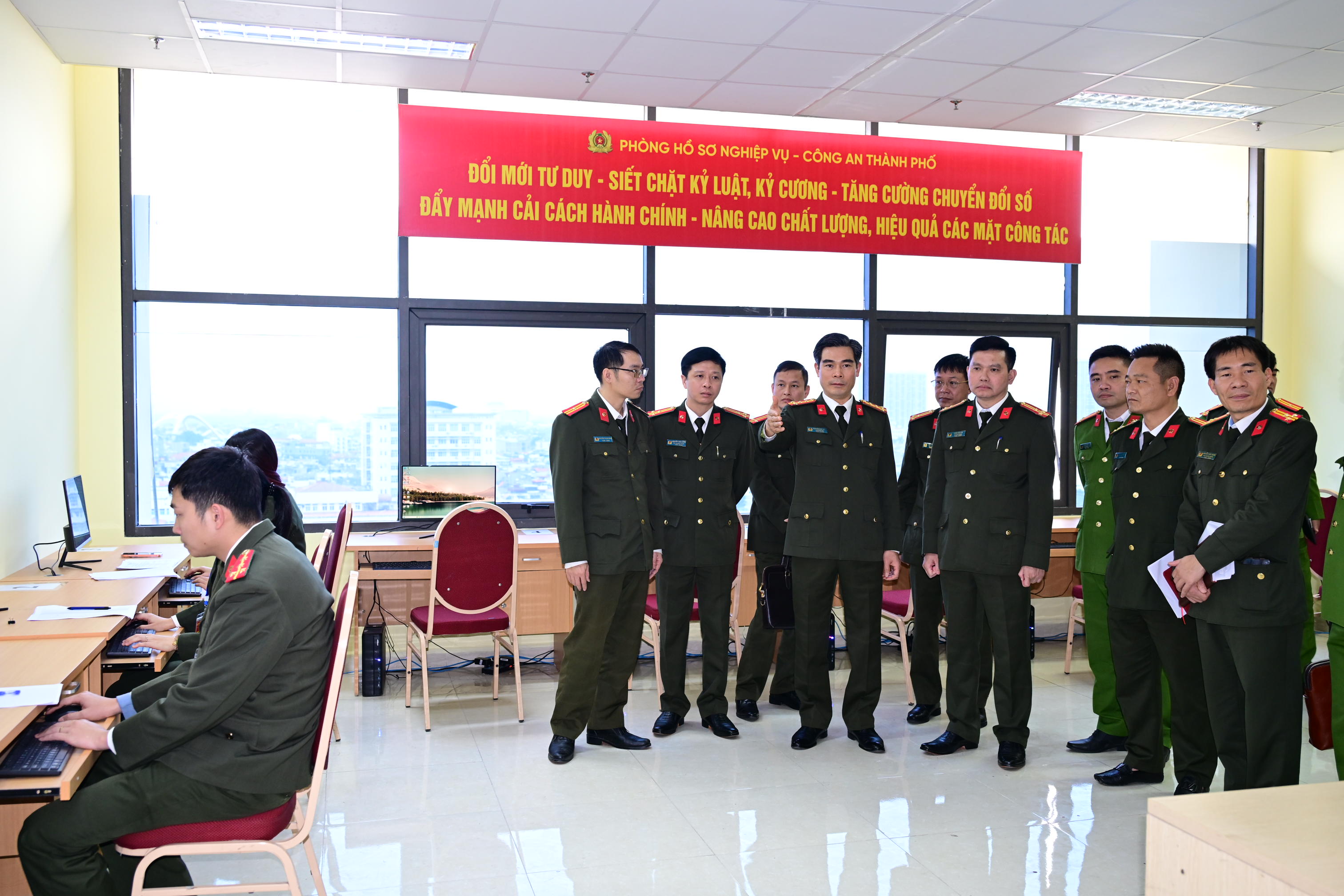 Phòng Hồ sơ nghiệp vụ CATP khai trương Phòng nghiên cứu khai thác hồ sơ số